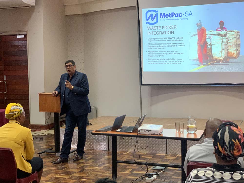 Dr Singh addressing the crowd on Waste Picker Integration